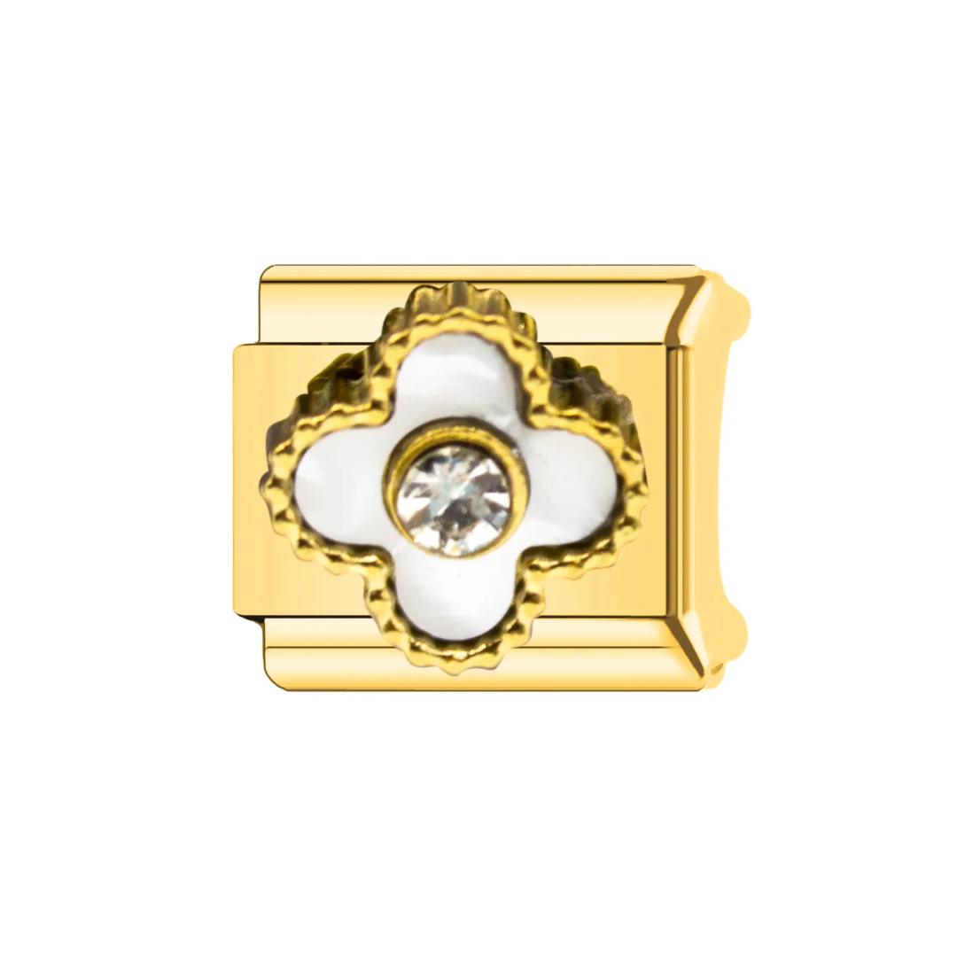 IB Charm Trebol Luki