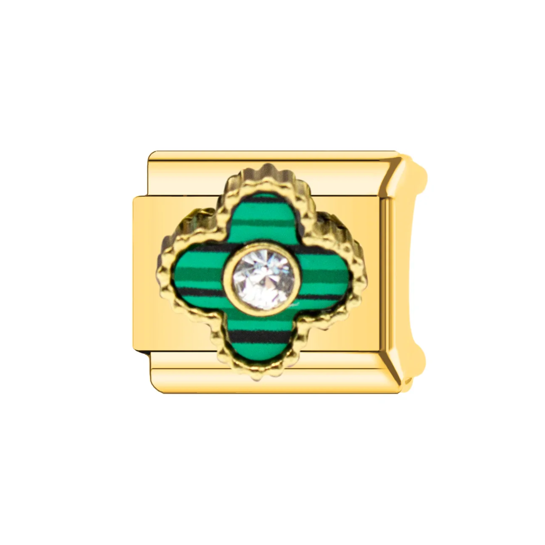 IB Charm Trebol Luki