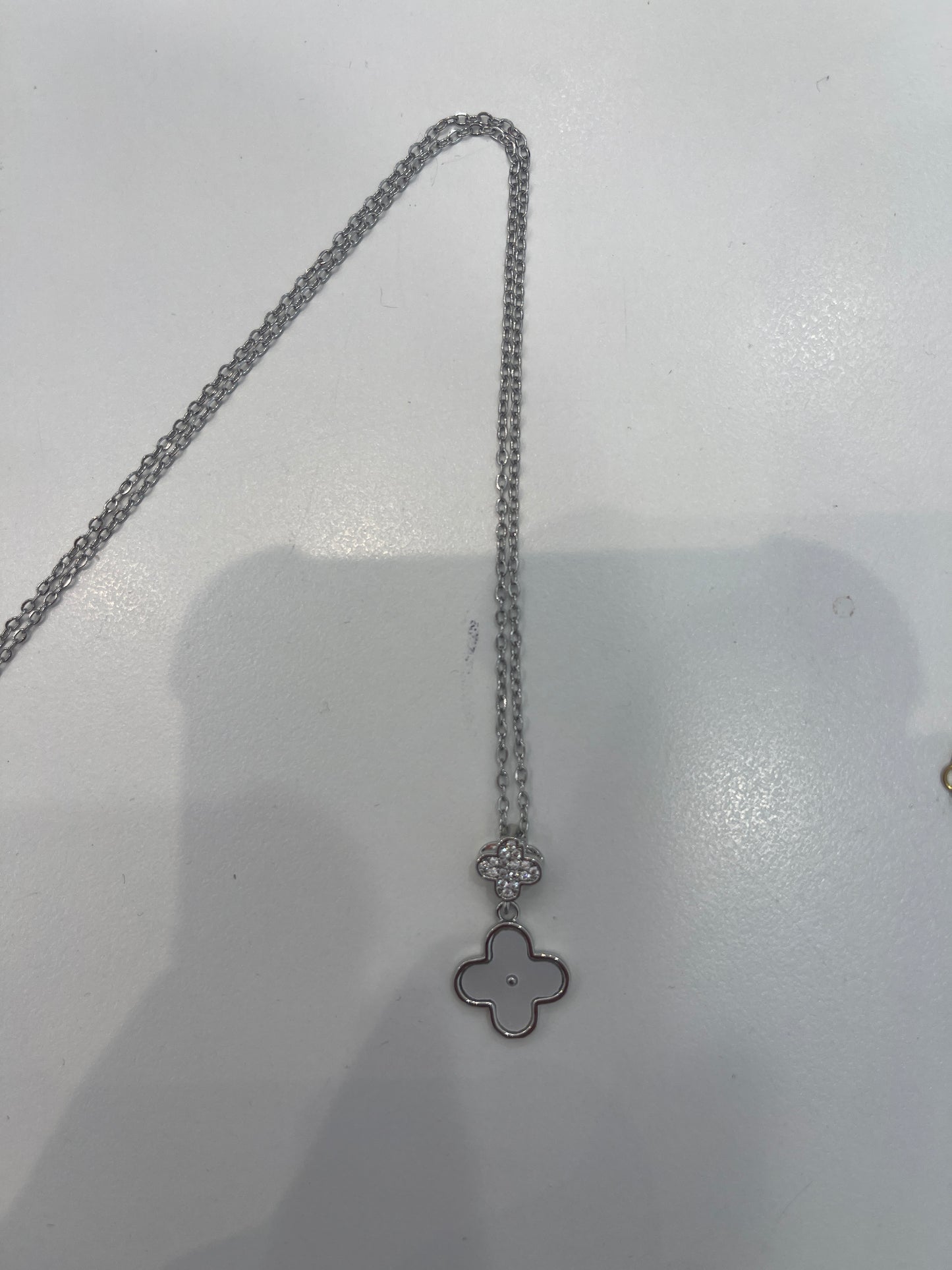 Collar trebol doble