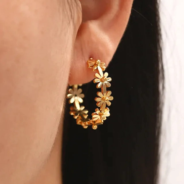 Aretes Flower Hoops