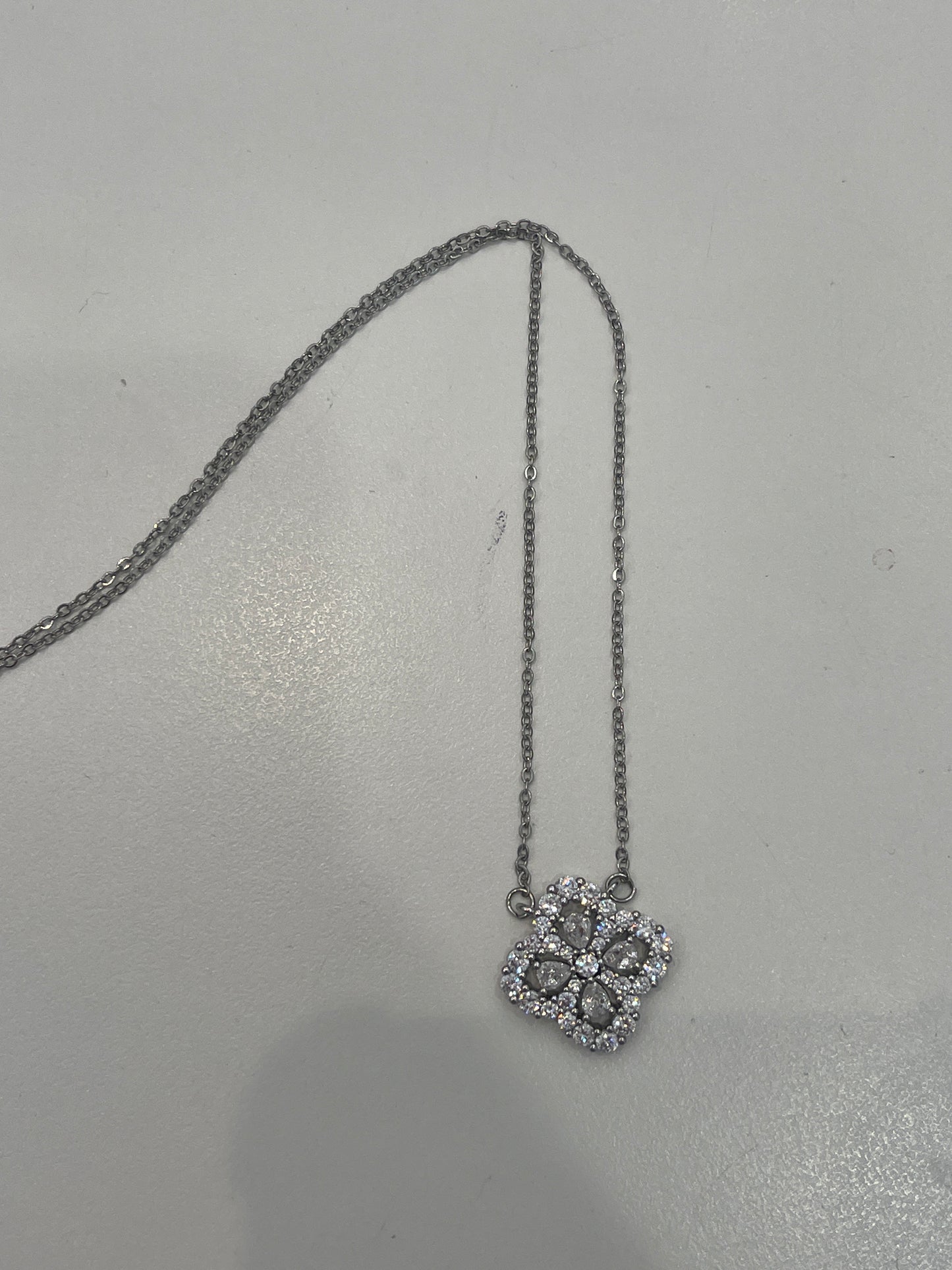 Collar trebol cristal